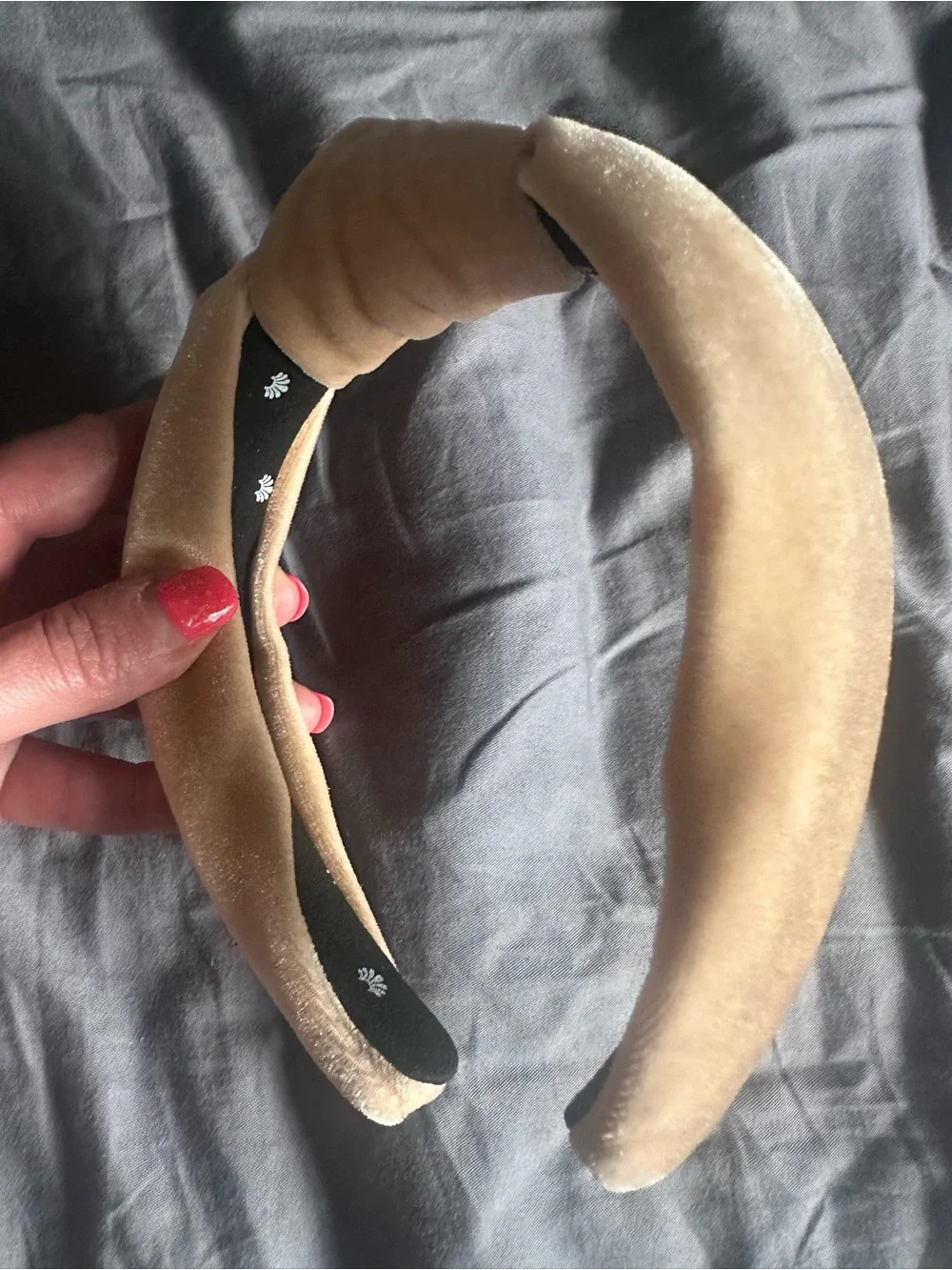NWOT Lele Sadoughi Beige Velvet Knotted Headband
